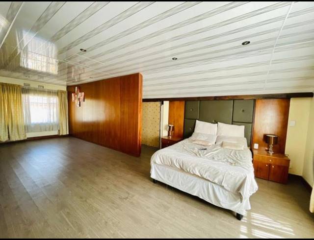 6 BEDROOM HOUSE FOR SALE IN GLENANDA